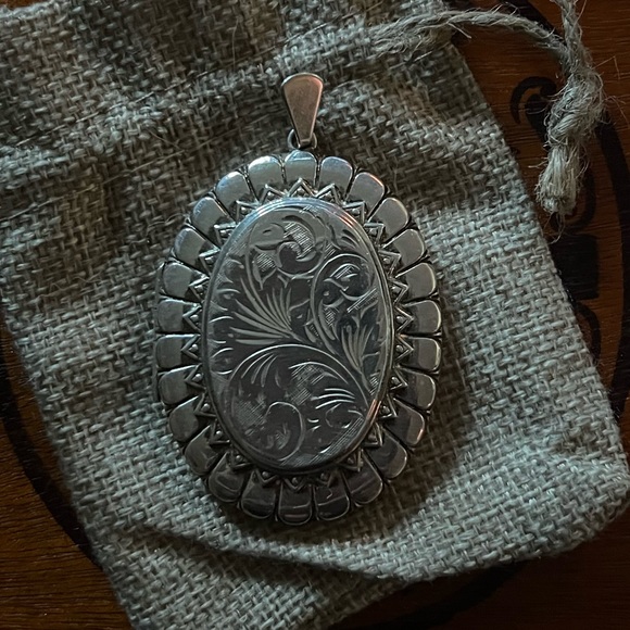 Birmingham Sterling Large Locket Antique - Org. $700 - Picture 7 of 10
